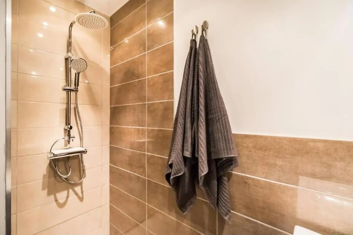 Akacfa Chic Retreat Downtown Apartment Budapest